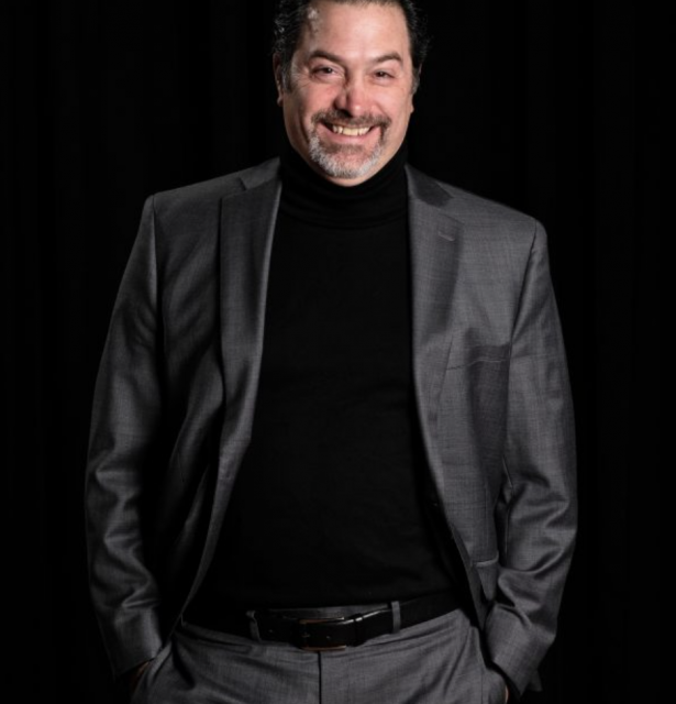 Mateo Mulcahy • Diretor Executivo Adjunto da International Latino Cultural Center of Chicago