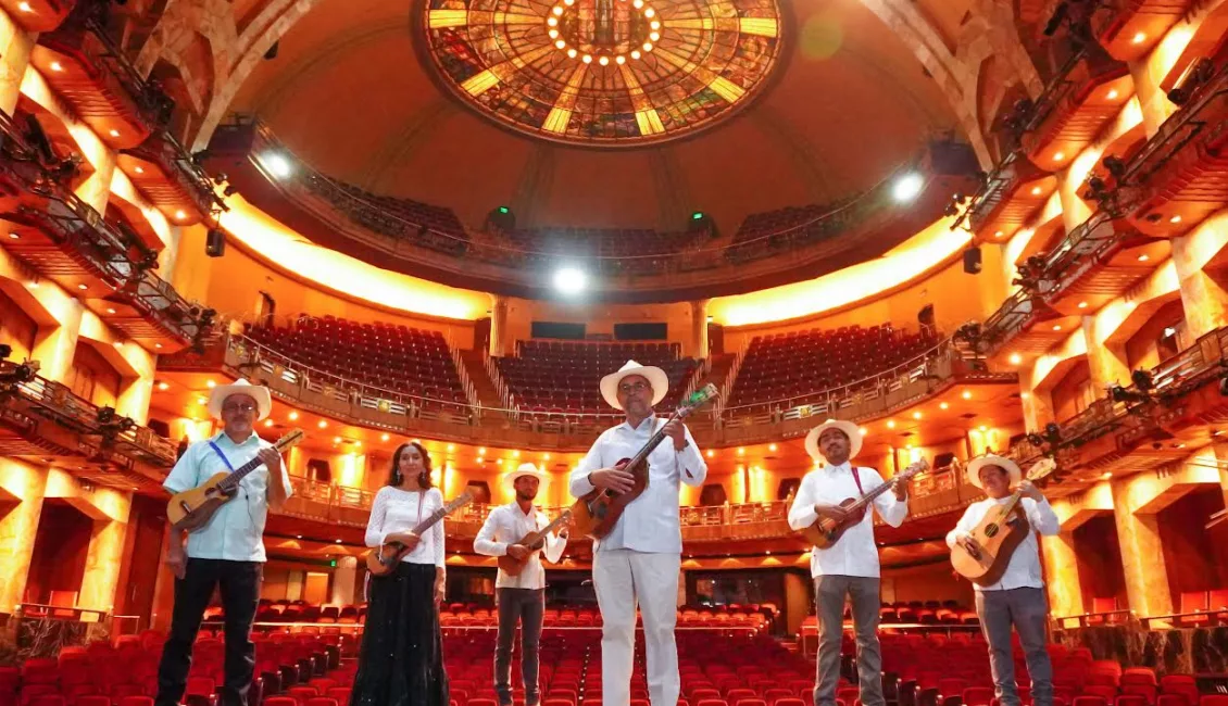Le groupe Mono Blanco jouera à l'Instituto Cervantes le 9 décembre 2023. Un événement du International Latino Cultural Center of Chicago.