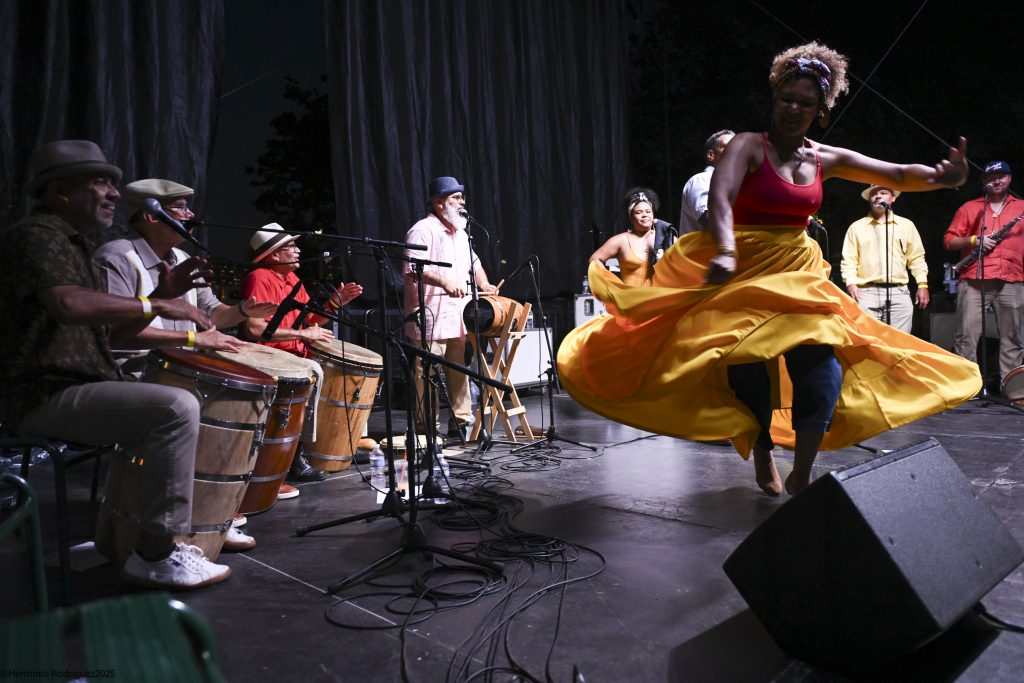 Los Pleneros de Don Segundo will be performing during the Chicago Latino Dance Festival, Day 3, October 19, 2025 at the Ruth Page Center for the Arts. More information at LatinoCulturalCenter.org 