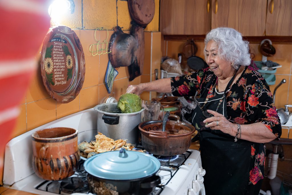 Día de la Madre Tribute from the International Latino Cultural Center
